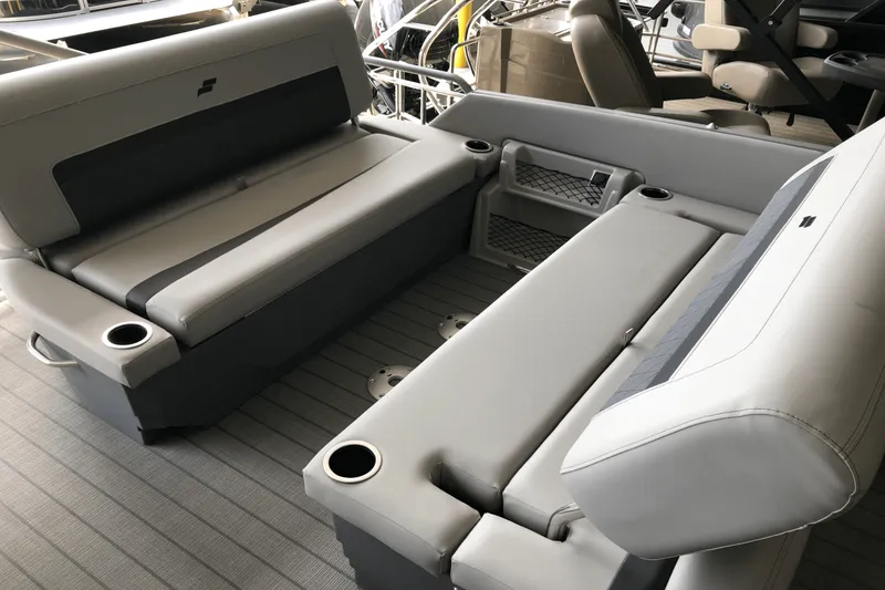 Slide: The Image of Starcraft CX 23 DL TT 2025 - 13