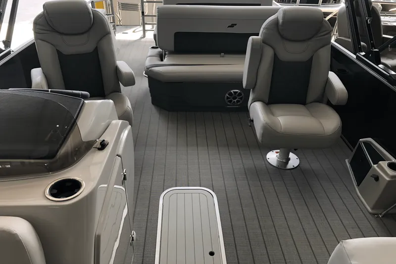 Slide: The Image of Starcraft CX 23 DL TT 2025 - 6