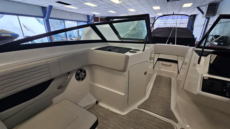 Slide: The Image of Sea Ray SPX 210 Outboard 2023 - 10