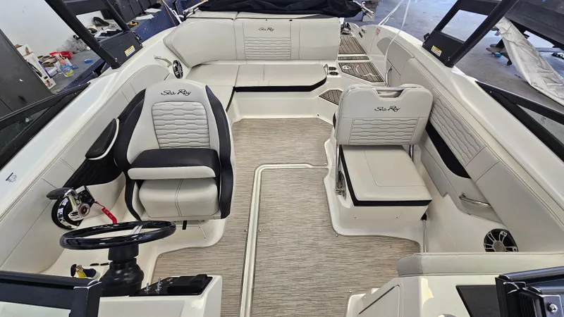 Slide: The Image of Sea Ray SPX 210 Outboard 2023 - 11