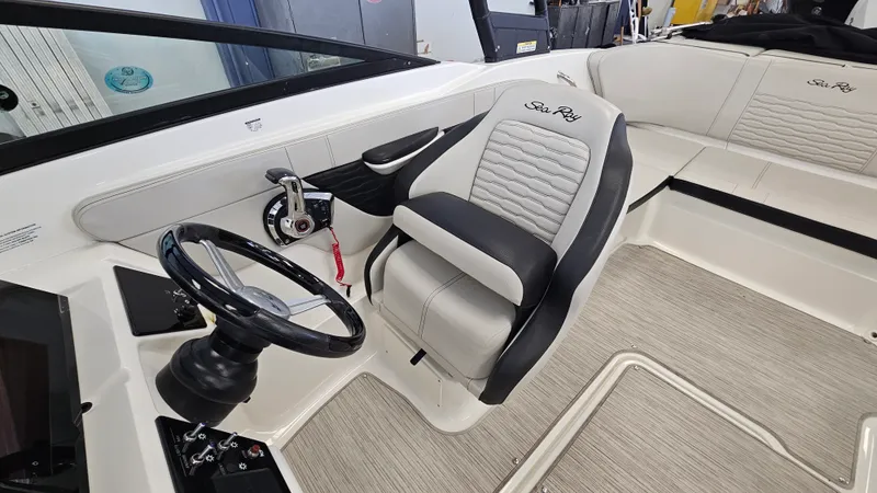 Slide: The Image of Sea Ray SPX 210 Outboard 2023 - 16