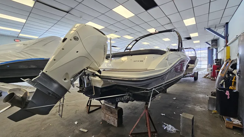 Slide: The Image of Sea Ray SPX 210 Outboard 2023 - 2