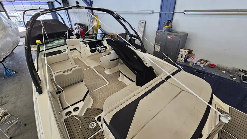 Slide: The Image of Sea Ray SPX 210 Outboard 2023 - 7