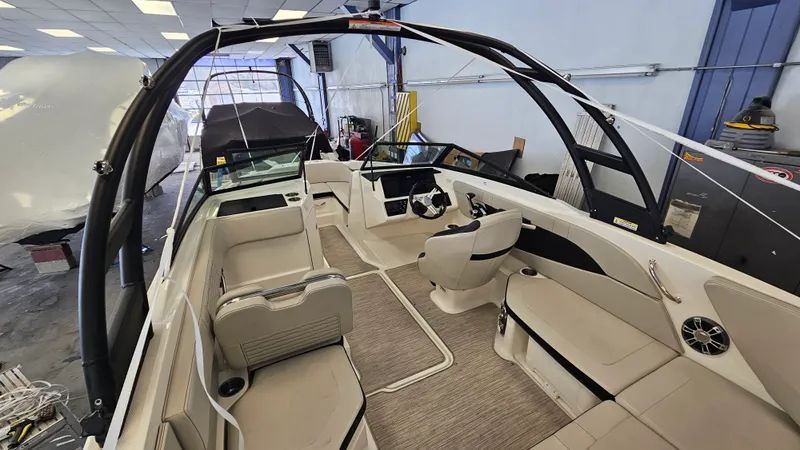 Slide: The Image of Sea Ray SPX 210 Outboard 2023 - 8