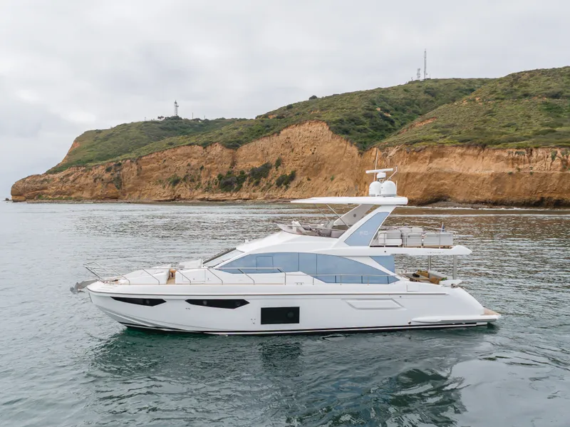 Slide: The Image of Azimut FLY 60 2020 - 12