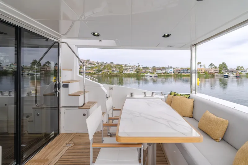 Slide: The Image of Azimut FLY 60 2020 - 28