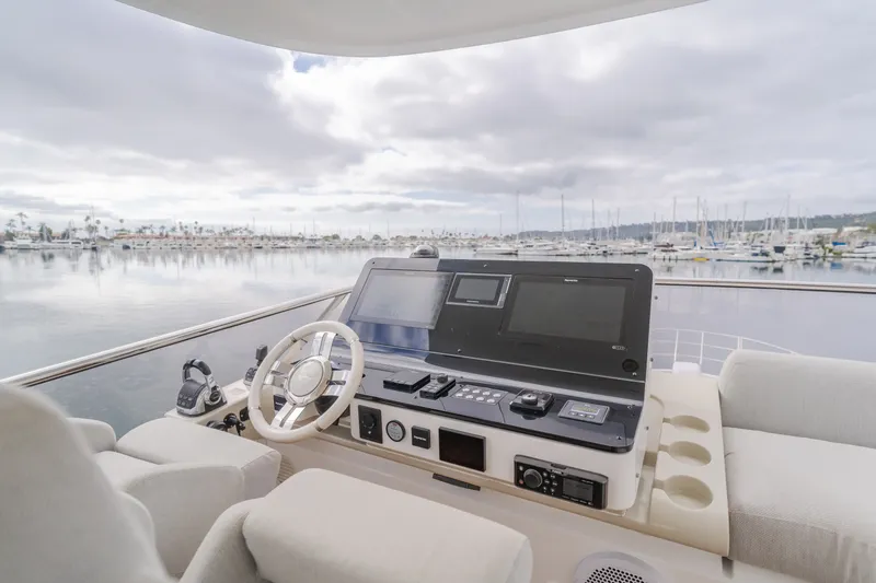 Slide: The Image of Azimut FLY 60 2020 - 31