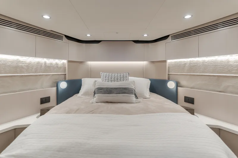 Slide: The Image of Azimut FLY 60 2020 - 49