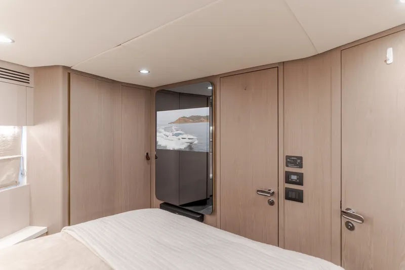 Slide: The Image of Azimut FLY 60 2020 - 51