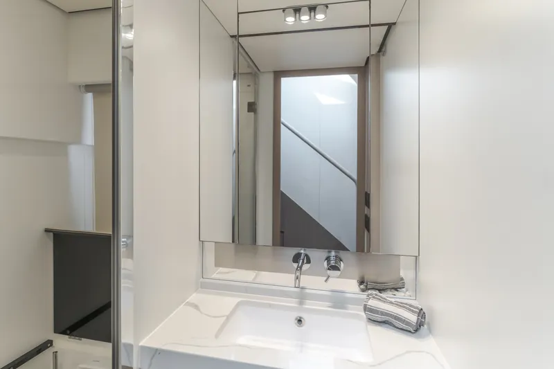 Slide: The Image of Azimut FLY 60 2020 - 52