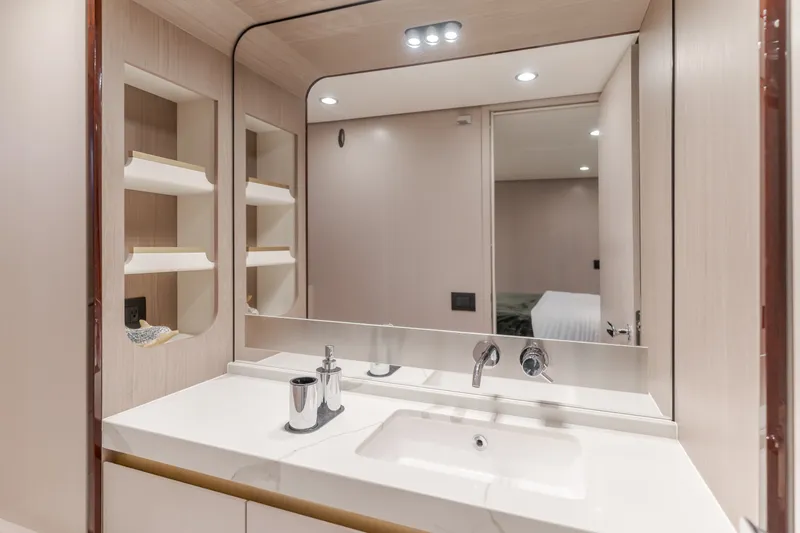 Slide: The Image of Azimut FLY 60 2020 - 58