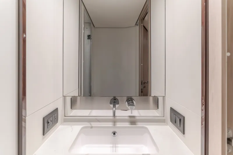 Slide: The Image of Azimut FLY 60 2020 - 62