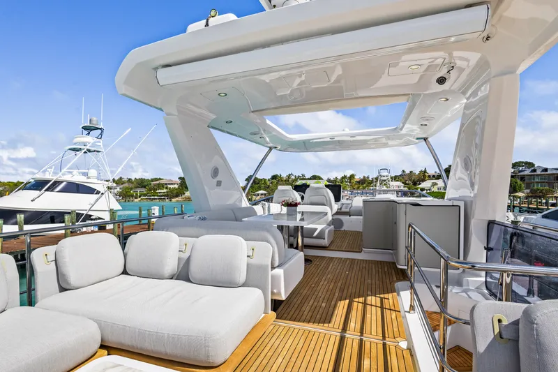 Slide: The Image of Azimut AZ60 FLY 2023 - 17