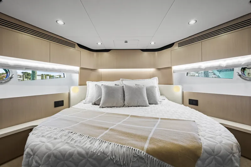 Slide: The Image of Azimut AZ60 FLY 2023 - 45