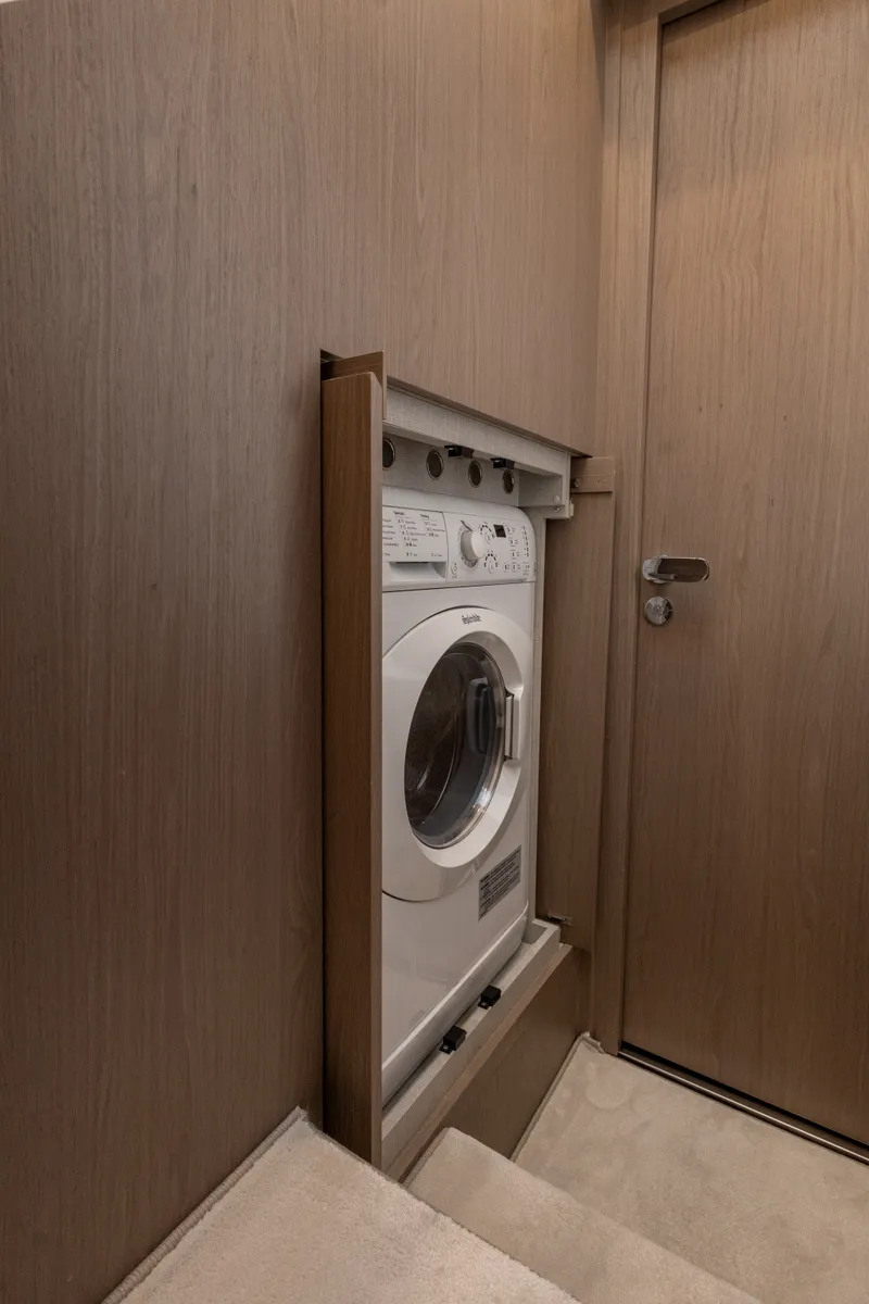 Slide: The Image of Azimut AZ60 FLY 2023 - 52