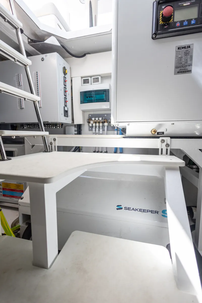 Slide: The Image of Azimut AZ60 FLY 2023 - 61