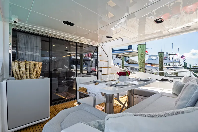 Slide: The Image of Azimut AZ60 FLY 2023 - 8