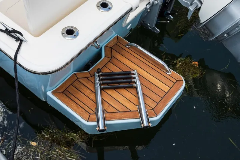 Slide: The Image of Boston Whaler 210 Montauk 2023 - 18