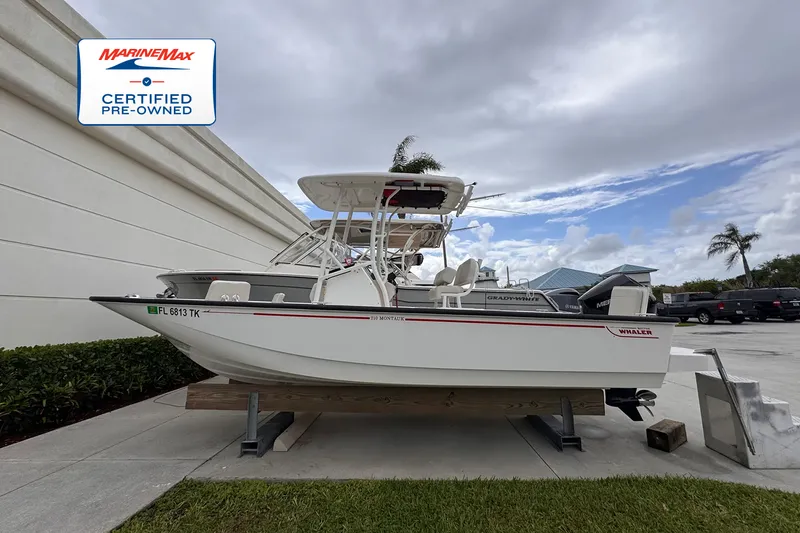 The Image of Boston Whaler 210 Montauk 2023 - 0
