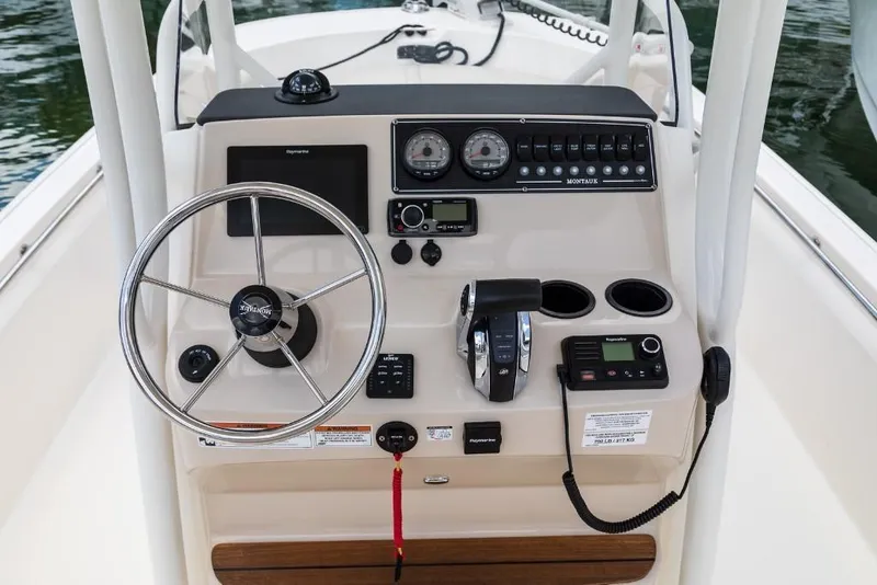 Slide: The Image of Boston Whaler 210 Montauk 2023 - 22