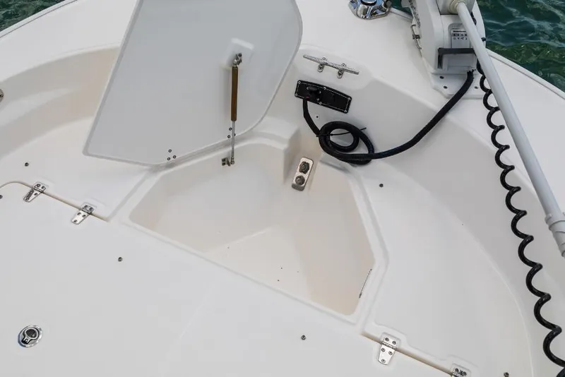 Slide: The Image of Boston Whaler 210 Montauk 2023 - 38