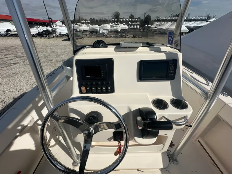 Slide: The Image of Grady-White FISHERMAN 180 2016 - 10