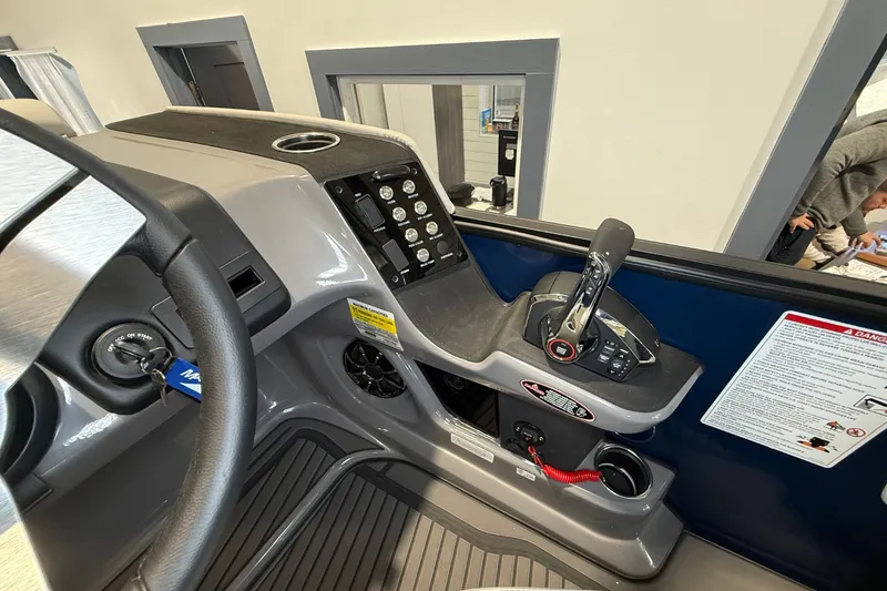 Slide: The Image of Harris Sunliner 230 SPORT 2026 - 15