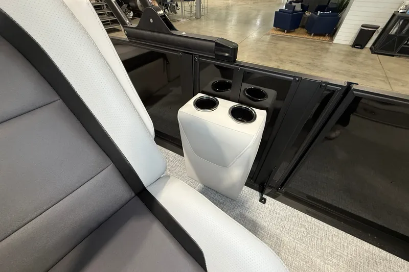 Slide: The Image of Harris Cruiser 210 2026 - 19