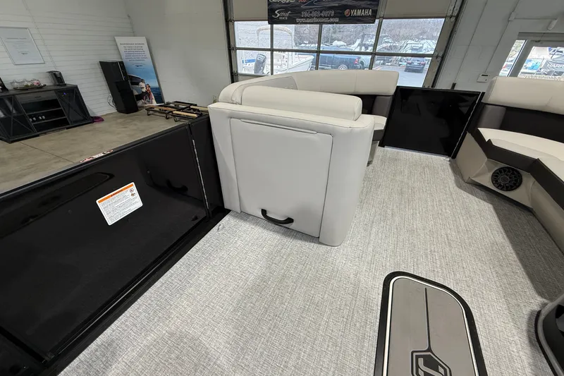 Slide: The Image of Harris Cruiser 210 2026 - 20