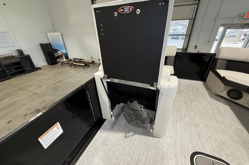 Slide: The Image of Harris Cruiser 210 2026 - 21