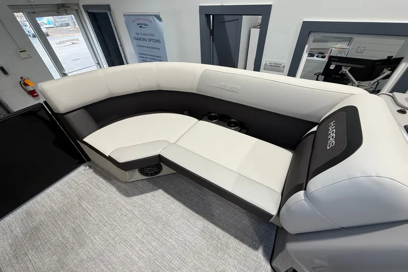 Slide: The Image of Harris Cruiser 210 2026 - 24