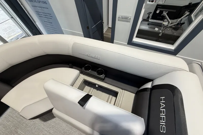 Slide: The Image of Harris Cruiser 210 2026 - 25