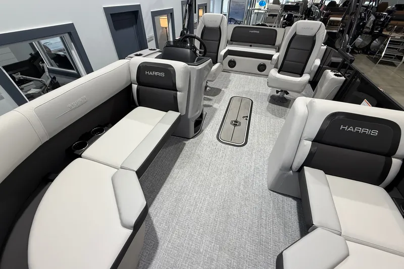 Slide: The Image of Harris Cruiser 210 2026 - 27