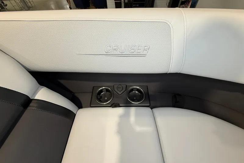 Slide: The Image of Harris Cruiser 210 2026 - 30