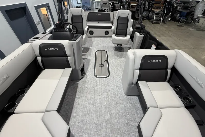 Slide: The Image of Harris Cruiser 210 2026 - 31