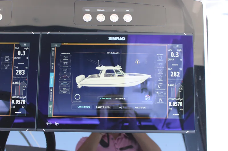 Slide: The Image of Boston Whaler 350 Realm 2026 - 52