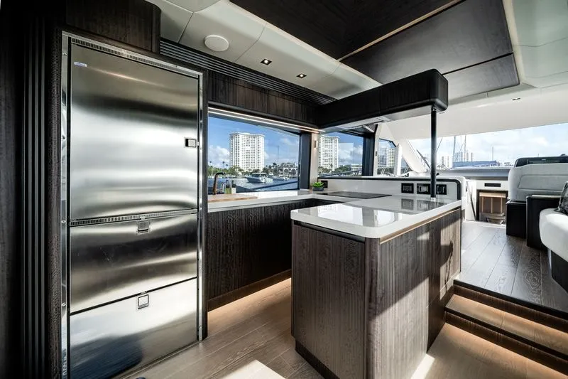 Slide: The Image of Galeon 560 FLY 2024 - 10