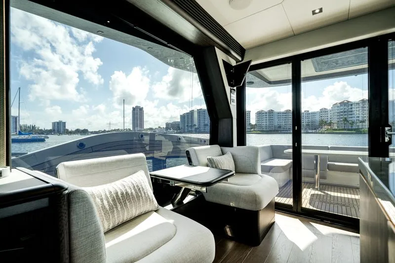 Slide: The Image of Galeon 560 FLY 2024 - 17