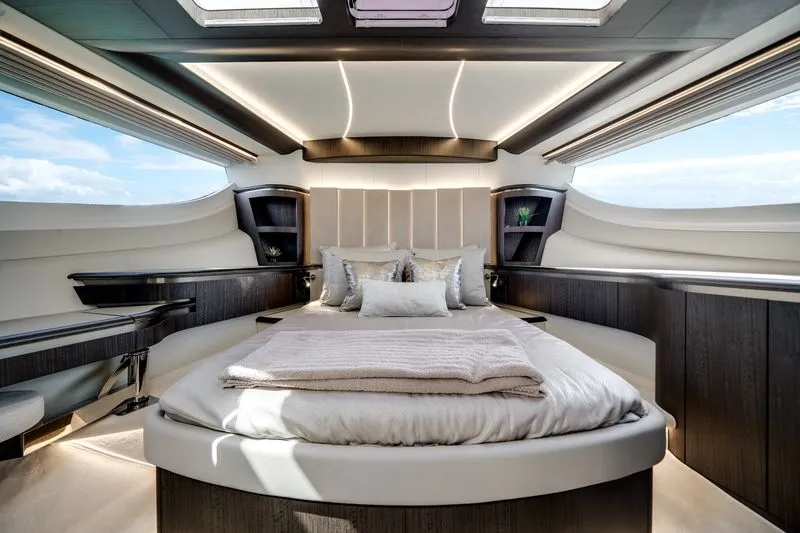 Slide: The Image of Galeon 560 FLY 2024 - 18