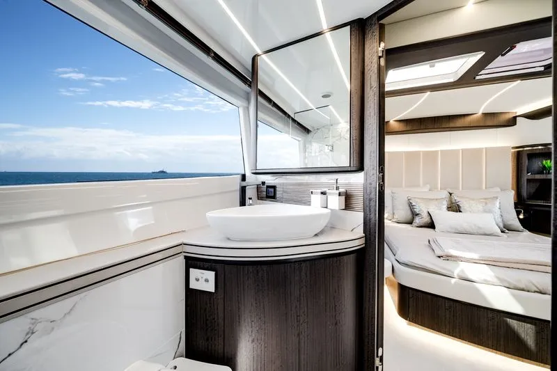 Slide: The Image of Galeon 560 FLY 2024 - 27