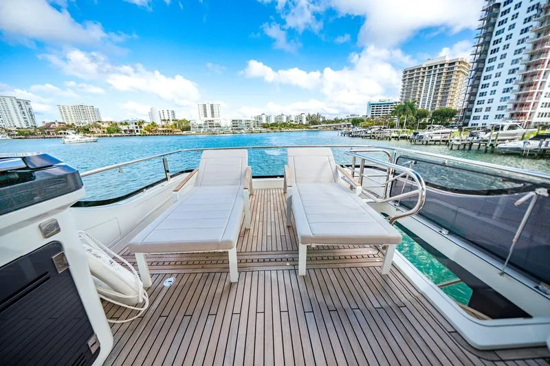 Slide: The Image of Galeon 560 FLY 2024 - 40