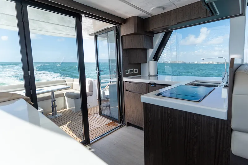 Slide: The Image of Galeon 47 SKY 2023 - 35