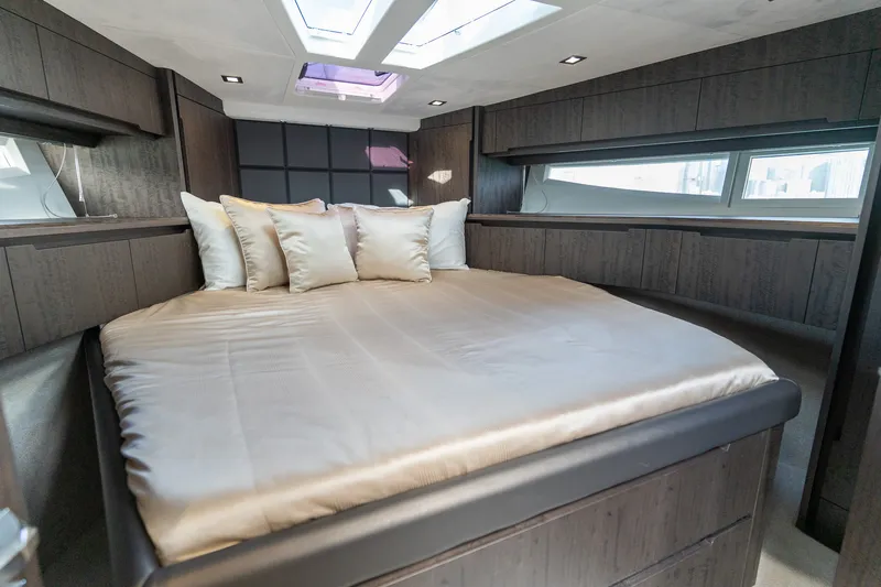 Slide: The Image of Galeon 47 SKY 2023 - 15