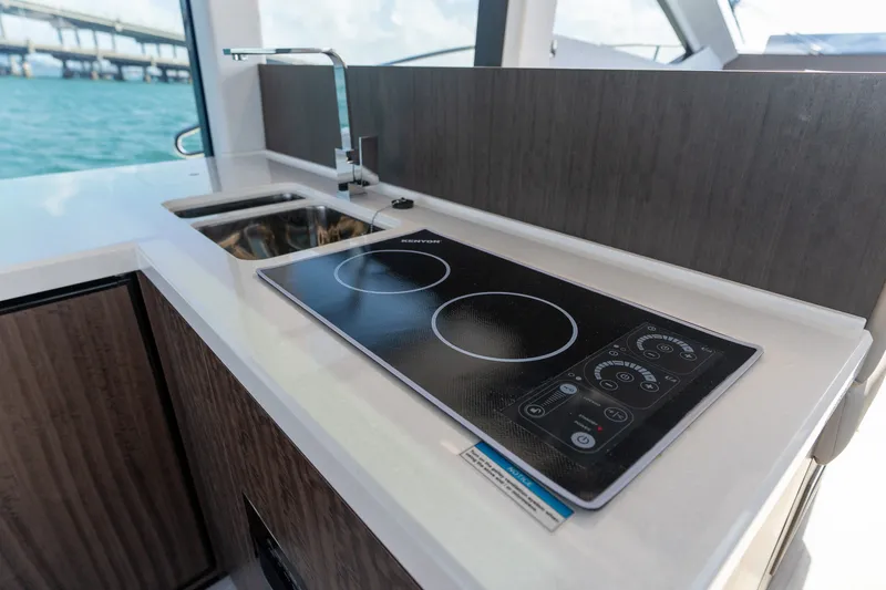 Slide: The Image of Galeon 47 SKY 2023 - 28