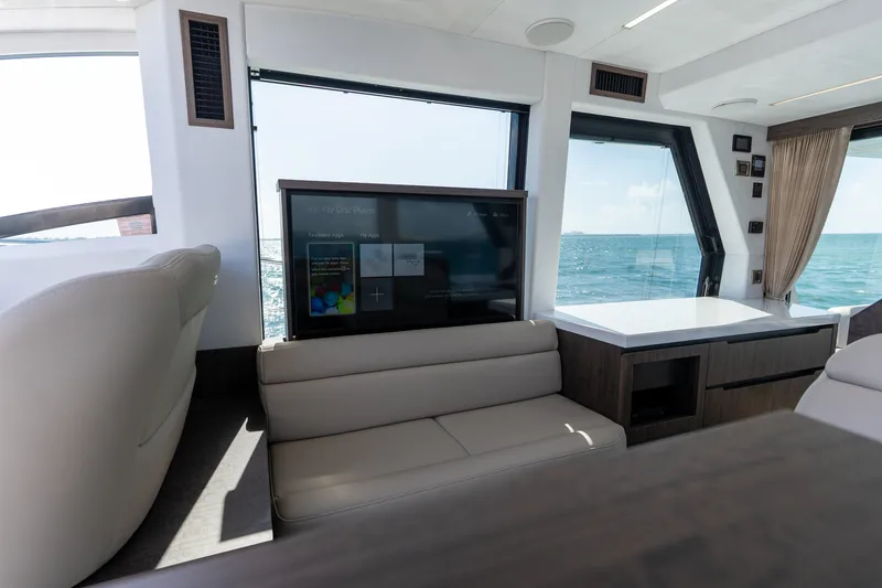 Slide: The Image of Galeon 47 SKY 2023 - 38