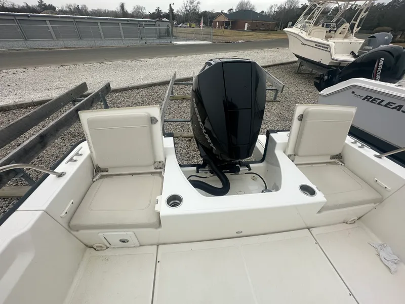 Slide: The Image of Boston Whaler 210 MONTAUK 2022 - 13