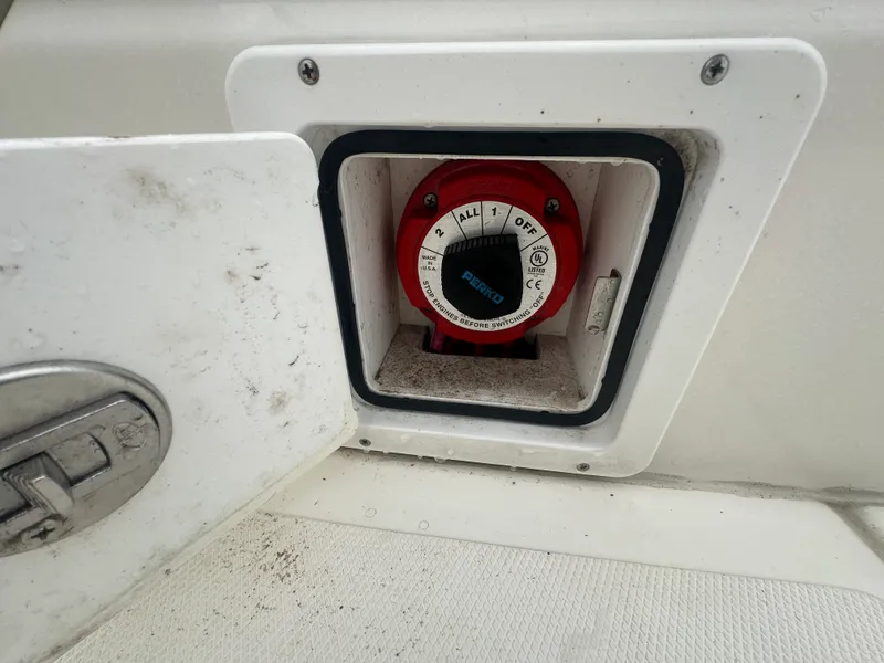 Slide: The Image of Boston Whaler 210 MONTAUK 2022 - 14