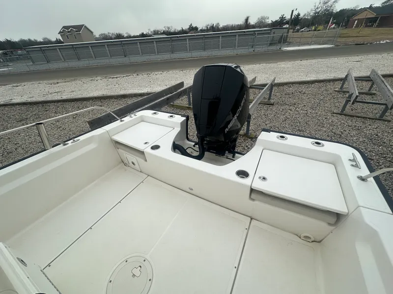 Slide: The Image of Boston Whaler 210 MONTAUK 2022 - 15