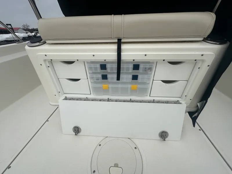 Slide: The Image of Boston Whaler 210 MONTAUK 2022 - 17