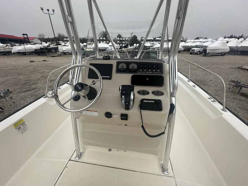 Slide: The Image of Boston Whaler 210 MONTAUK 2022 - 3